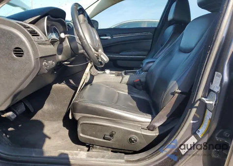 2015 Chrysler 300 Limited z USA, uszkodzony, nr VIN 2C3CCAAG0FH810629